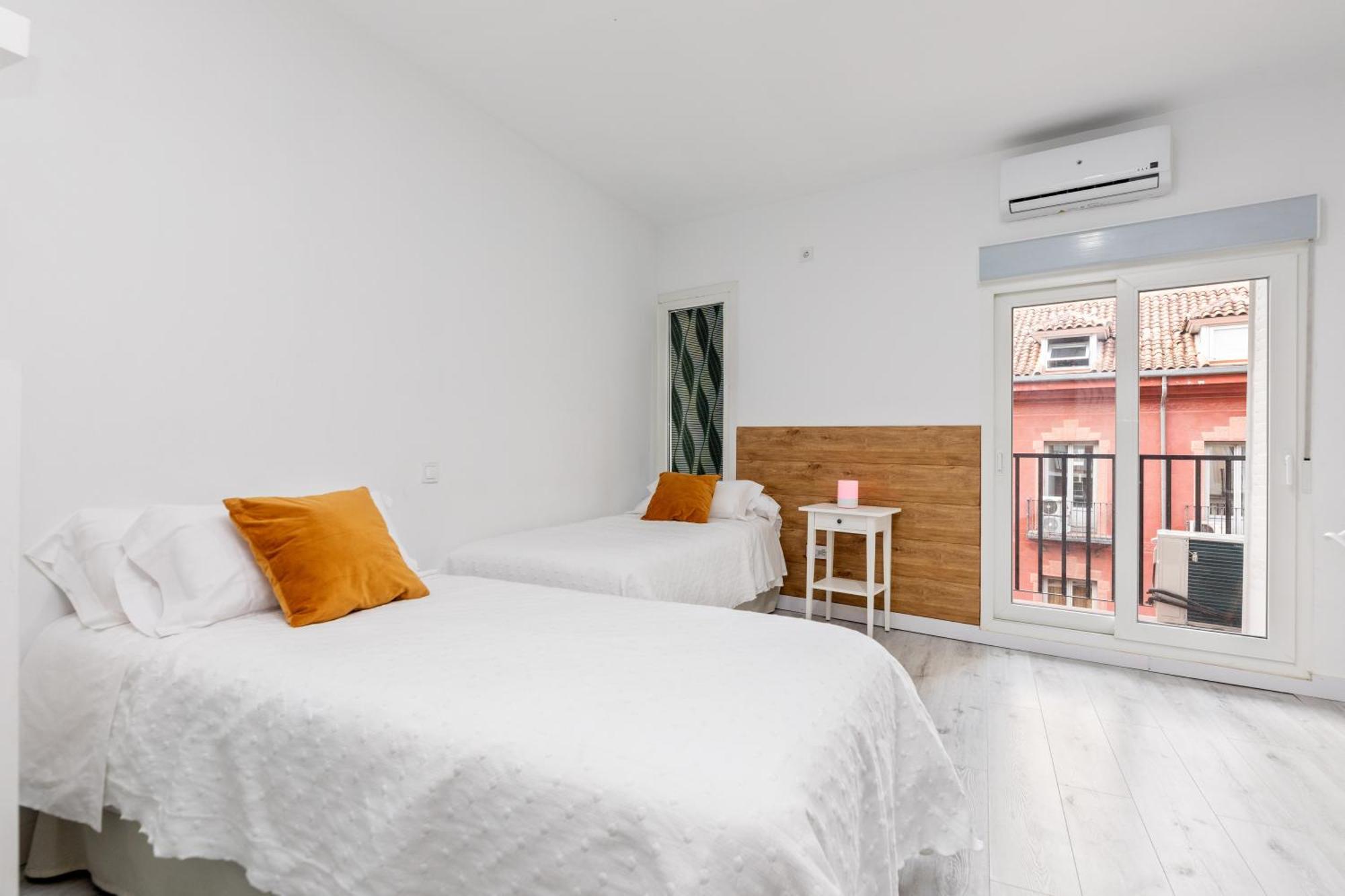 Los Apartamentos Jacinto Benavente Centro Madrid Bagian luar foto