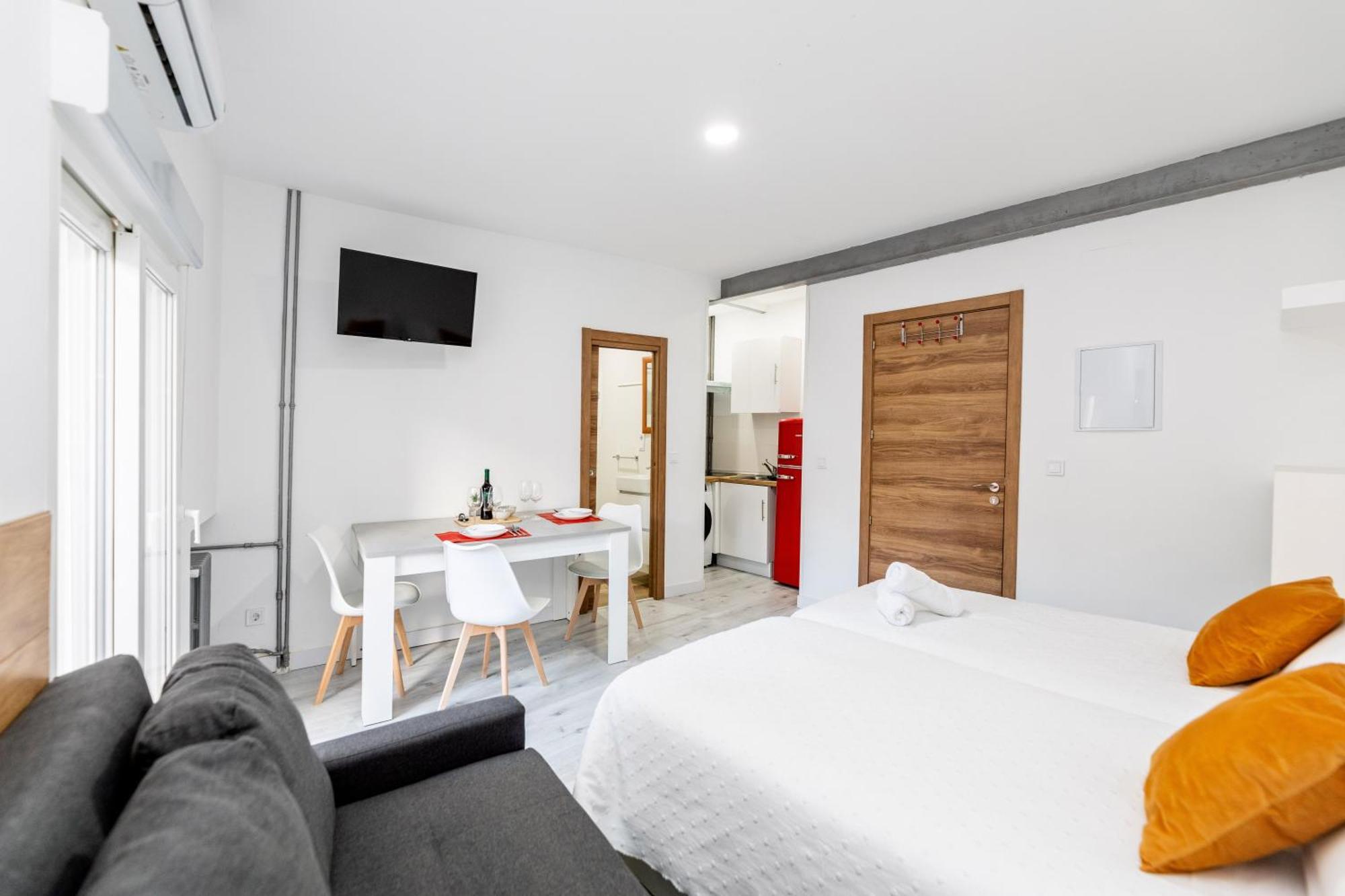 Los Apartamentos Jacinto Benavente Centro Madrid Bagian luar foto