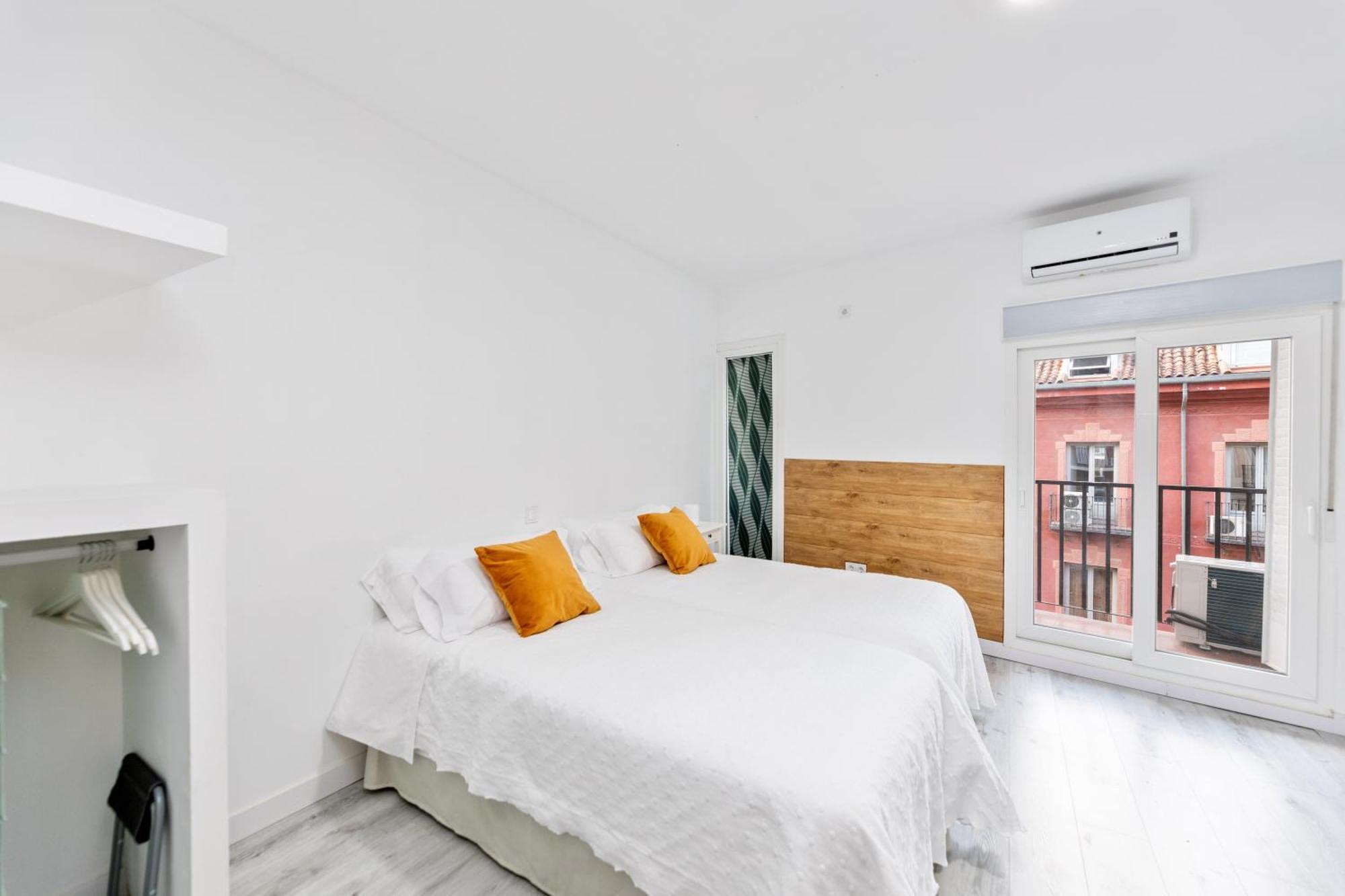Los Apartamentos Jacinto Benavente Centro Madrid Bagian luar foto